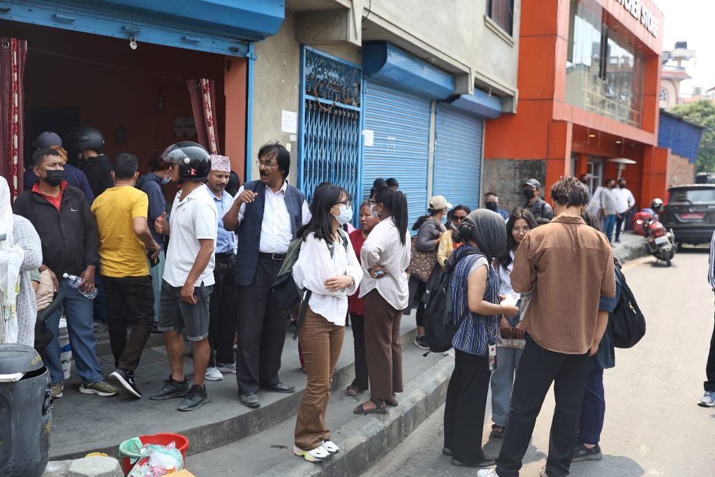 रास्वपा पार्टी कार्यालयमा चारबुँदे ज्ञापनपत्र बुझाएर फर्कियो सुकुम्बासी टोली