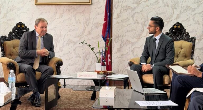 शिक्षामन्त्री पोखरेलसँग बेलायतका राजदूतको शिष्टाचार भेट