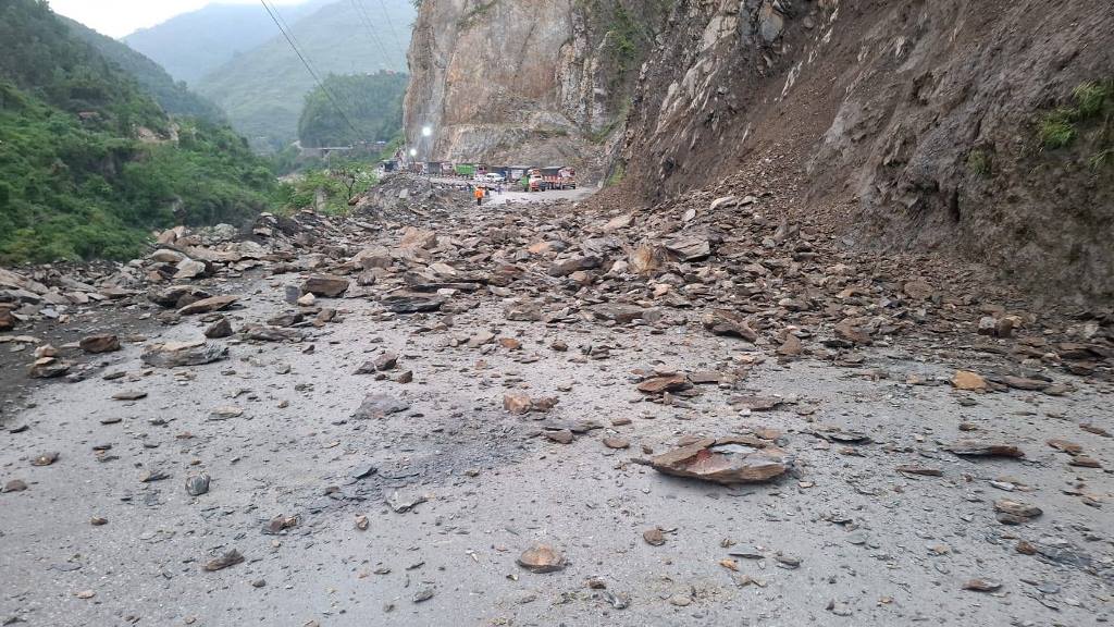 नारायणगढ-मुग्लिन सडक अवरुद्ध