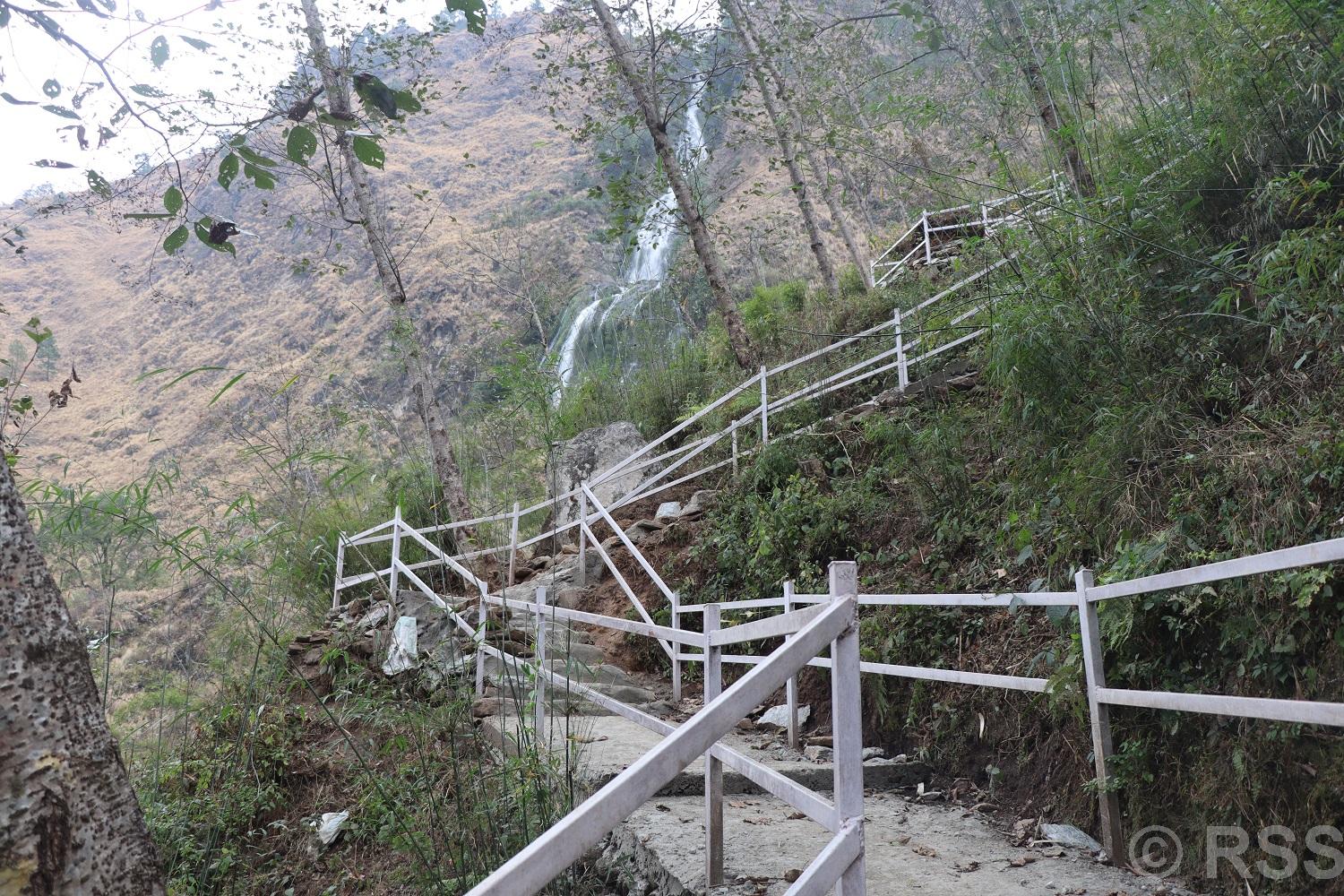 नारच्याङ झरना