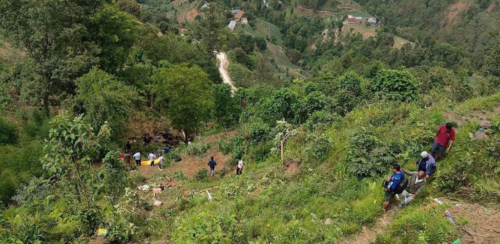 काभ्रेपलाञ्चोकमा बस दुर्घटना