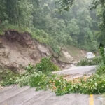 पहिरोले मेची राजमार्गको राजदुवाली सडकखण्ड अवरुद्ध