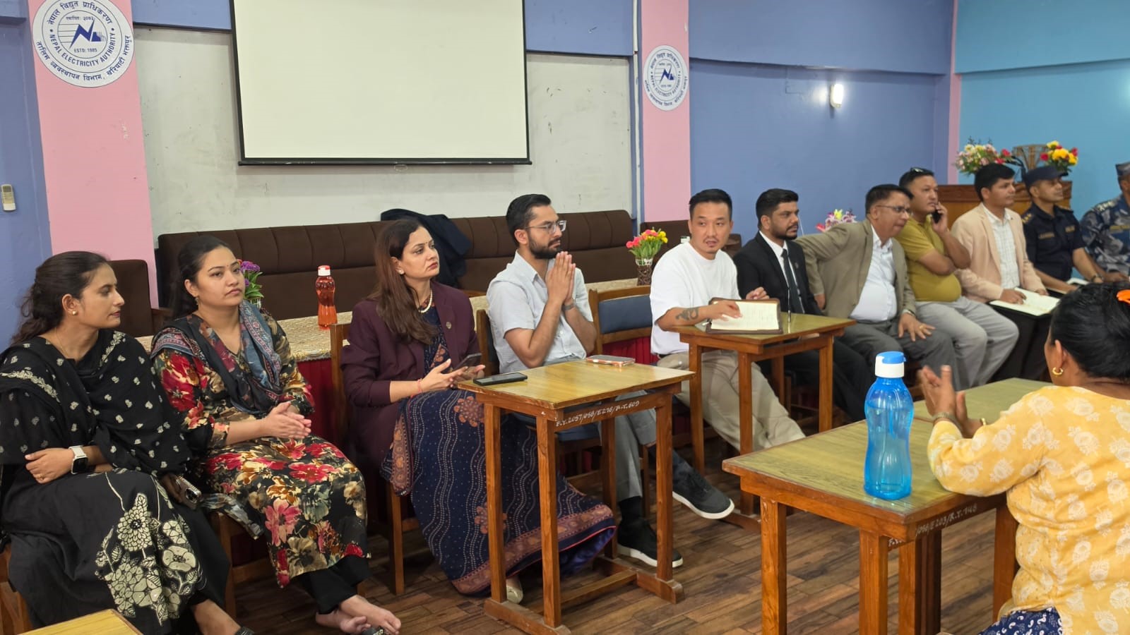 गृहमन्त्रीसहित ६ जना मन्त्रीहरू खरिपाटीको होल्डिङ सेन्टरको अवलोकनमा