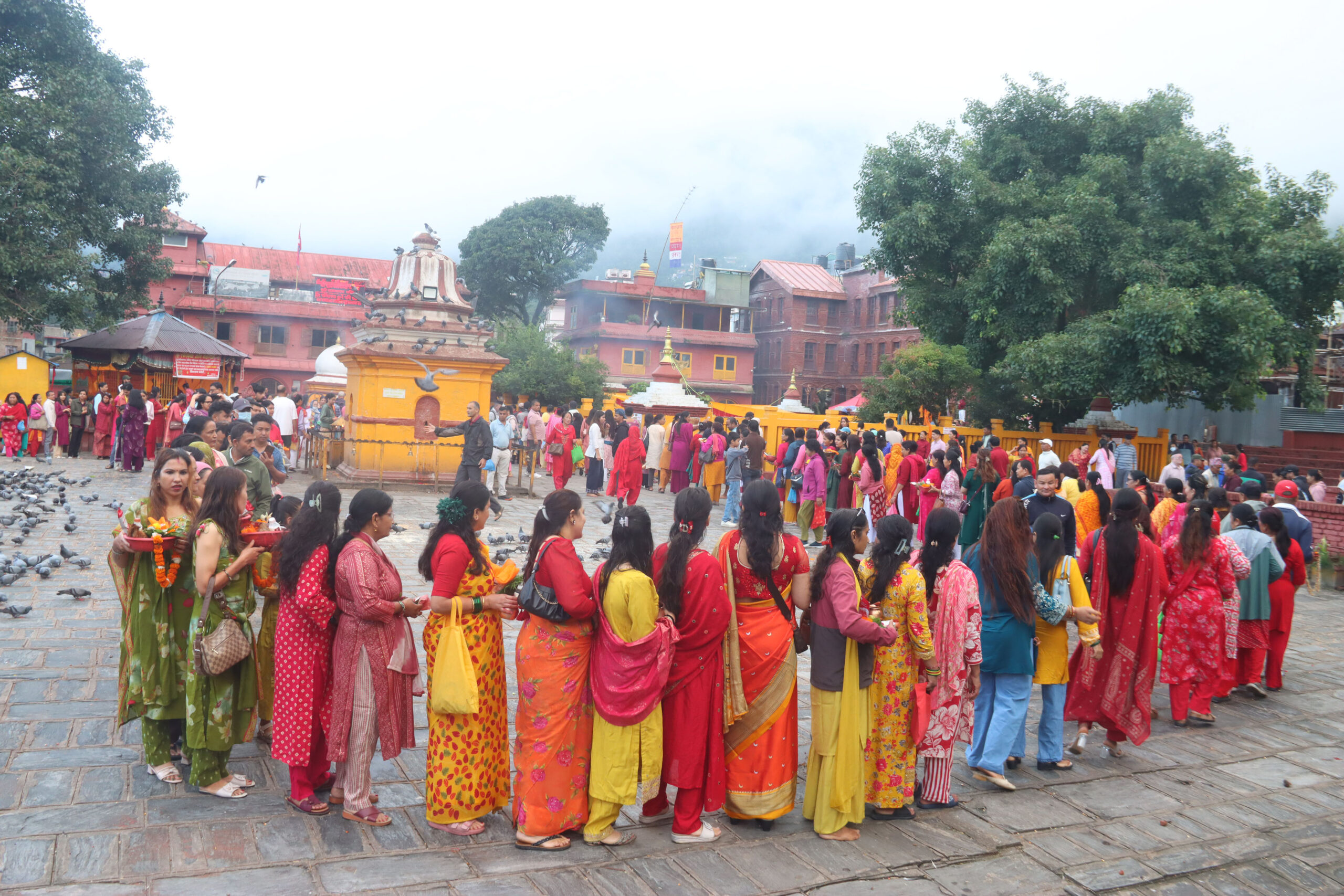 नारायण मन्दिरमा बिहानैदेखि भक्तजनको घुइँचो
