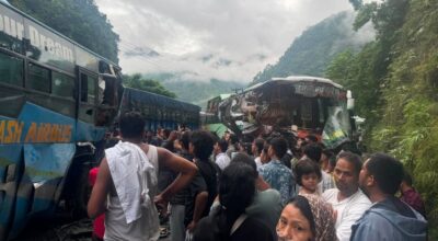 नारायणगढ–मुग्लिन सडक खण्डमा दुई बस ठोक्किए