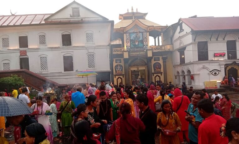 भक्तजनको लर्काे
