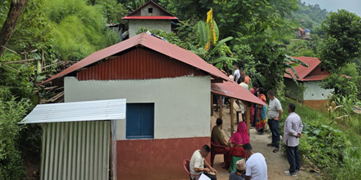 विपन्न परिवारले पाए भूकम्प प्रतिरोधी घर