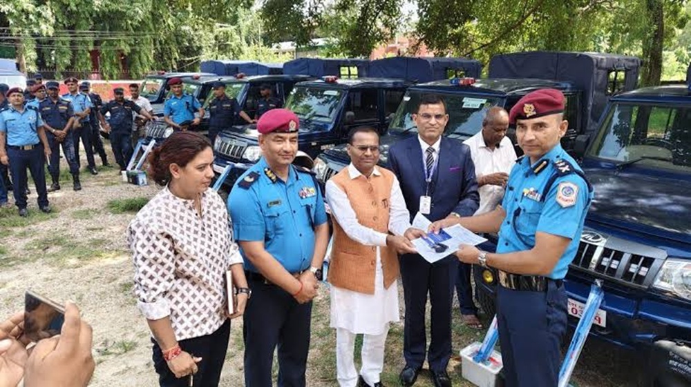 मधेस प्रदेश सरकारद्वारा प्रहरीलाई १२ पिकअप हस्तान्तरण