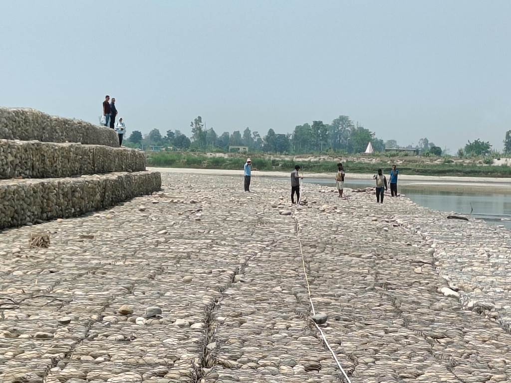 महाकाली नदीमा एक हजार २२० मिटर तटबन्ध निर्माण