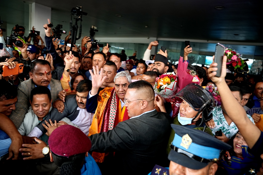 नेपाल फर्किए देउवा, विमानस्थलमा भव्य स्वागत