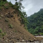 पहिरोका कारण सिद्धार्थ राजमार्ग अवरुद्ध