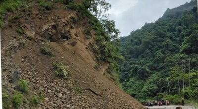 पहिरोका कारण सिद्धार्थ राजमार्ग अवरुद्ध