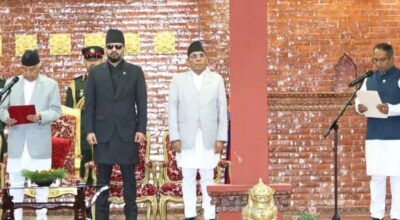 नवनियुक्त उद्योगमन्त्री दीपककुमार शाहले लिए शपथ