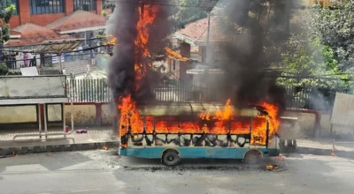 त्रिपुरेश्वरमा यात्रुबाहक बसमा आगलागी