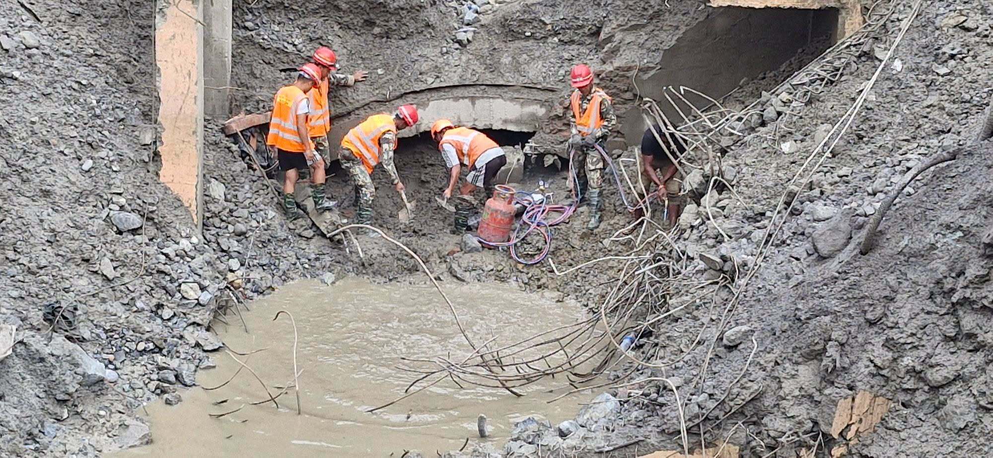 त्रिशूली थ्री ‘ए’ को सुरुङको मुखमा पुग्न २० हजार घनमिटर अवरोध हटाइयो