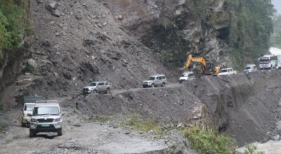 क्षतिग्रस्त बेनी-जोमसोम खण्डमा अस्थायी मार्ग निर्माण