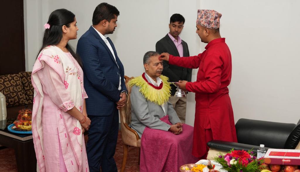 उपराष्ट्रपति यादवबाट बडादसैँको टीका ग्रहण