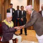 राष्ट्रपति पौडेलले लगाए शुभ साइतमा विजया दशमीको टीका