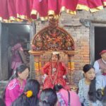 तलेजुमा सर्वसाधारणद्वारा कुमारीको हातबाट टीका ग्रहण, तलेजुलाई देवगृह भित्र्याइयो